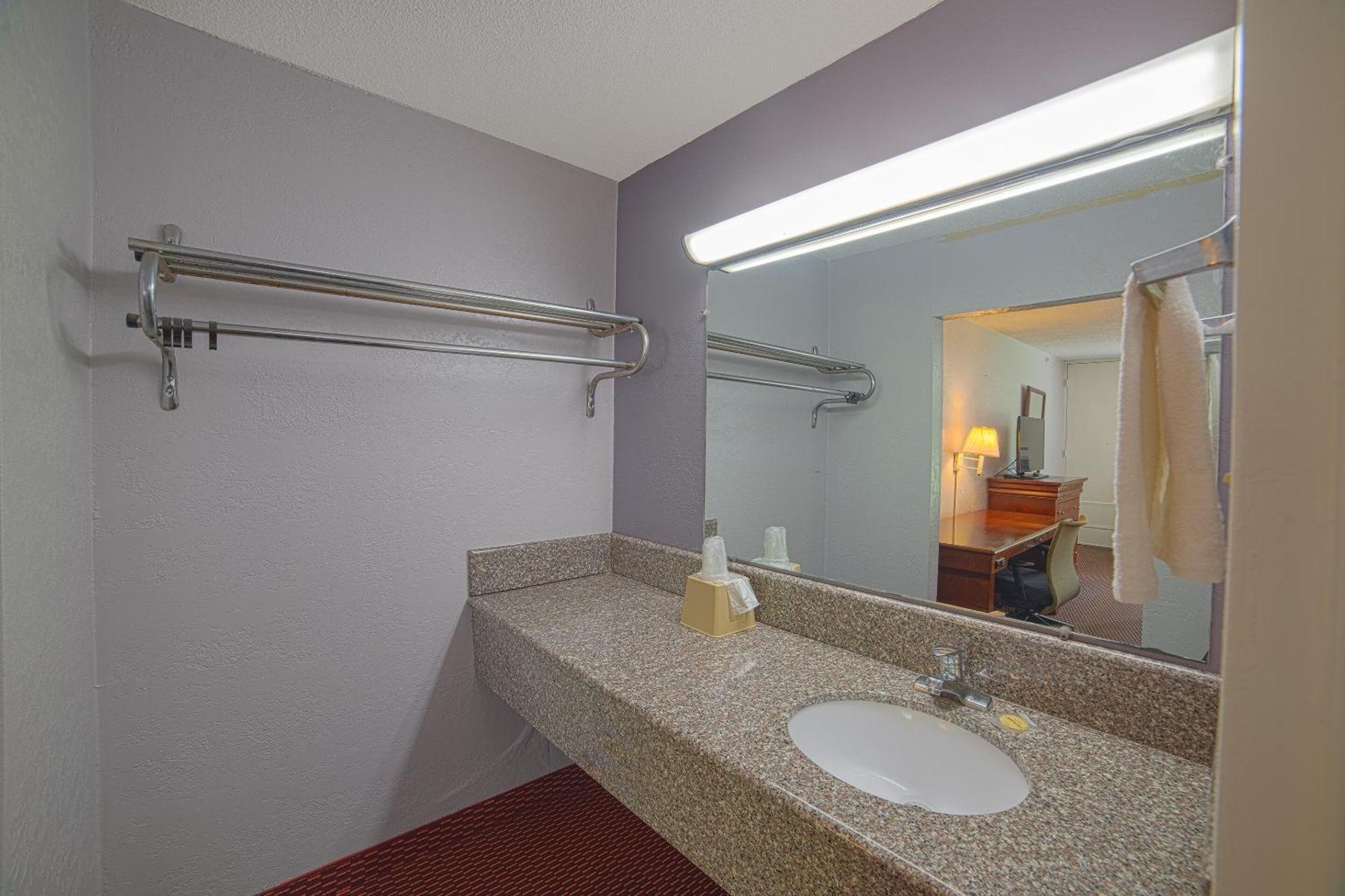 Masters Inn Selma Smithfield I-95 By Oyo Exterior photo